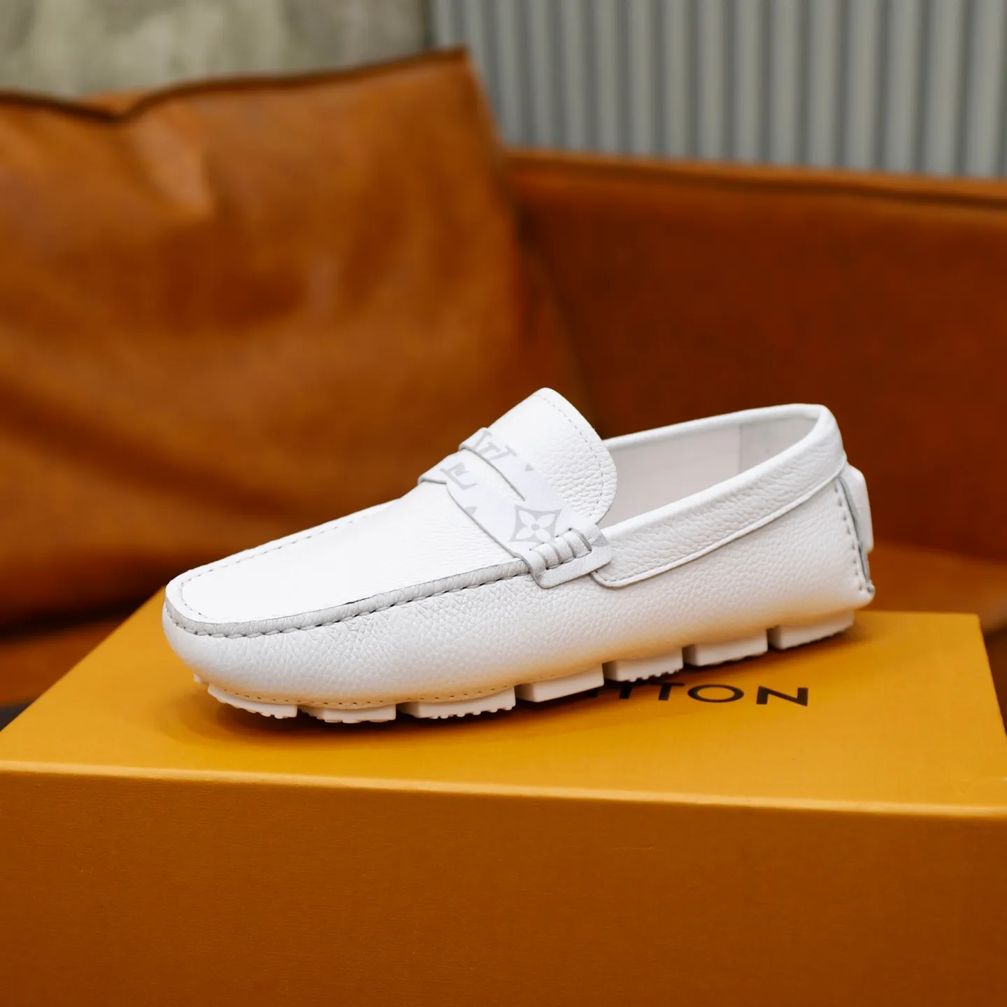 Ex-factory price: 460💰【LV】Louis Vuitton ⚠️High-end men’s driving and pedal series ⚠️38-44 (customized for 45) ⚠️All original cowhide leather! Thick and soft! Made entirely of calfskin lining! Rubber sheet anti-slip beanie sole! Three-dimensional package technology! Fashionable and classic! Handicrafts! Original high quality! Feel free to compare!